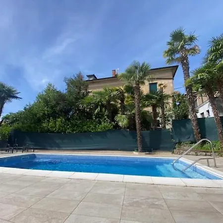 Palme Hill With A Pool
