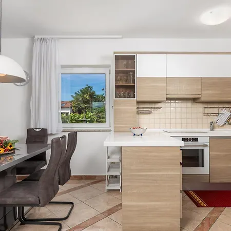 Apartment Palme Hill With A Pool Opatija