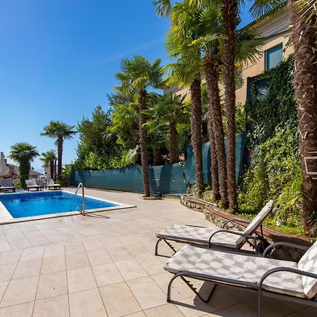 Apartment Palme Hill With A Pool Opatija