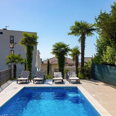 Palme Hill With A Pool Apartment *
